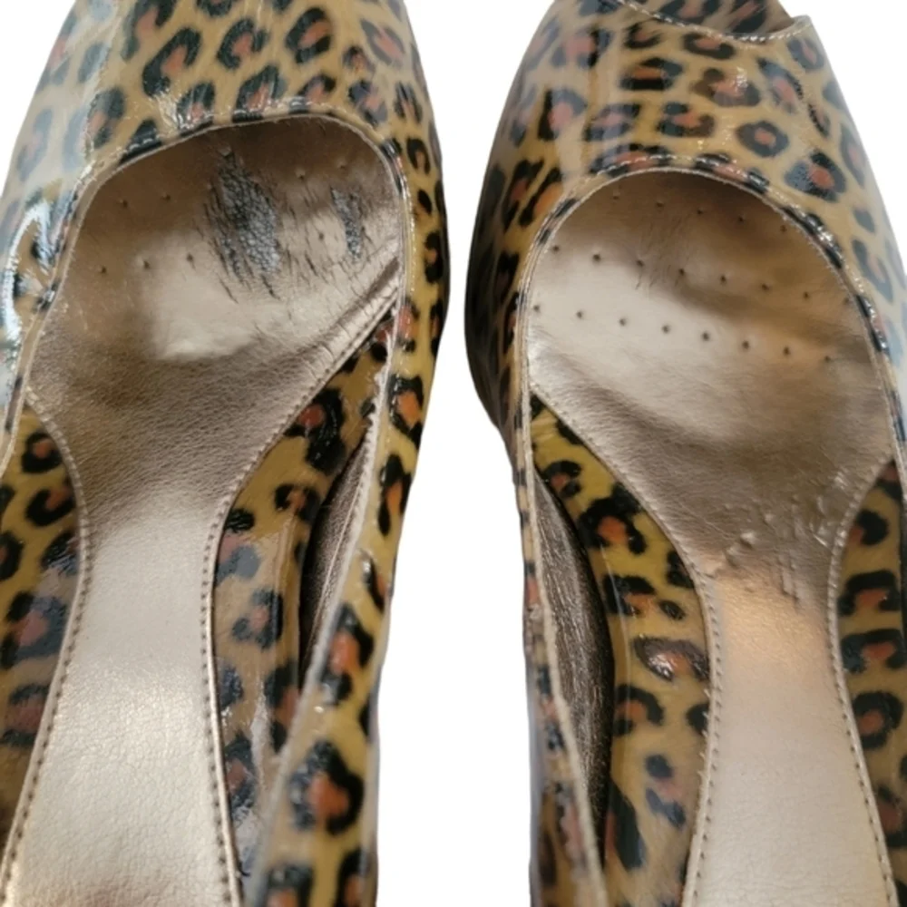 Sofft Leopard Print Patent Leather Pumps Size‎ 8.5 N wooden heel Peep toe